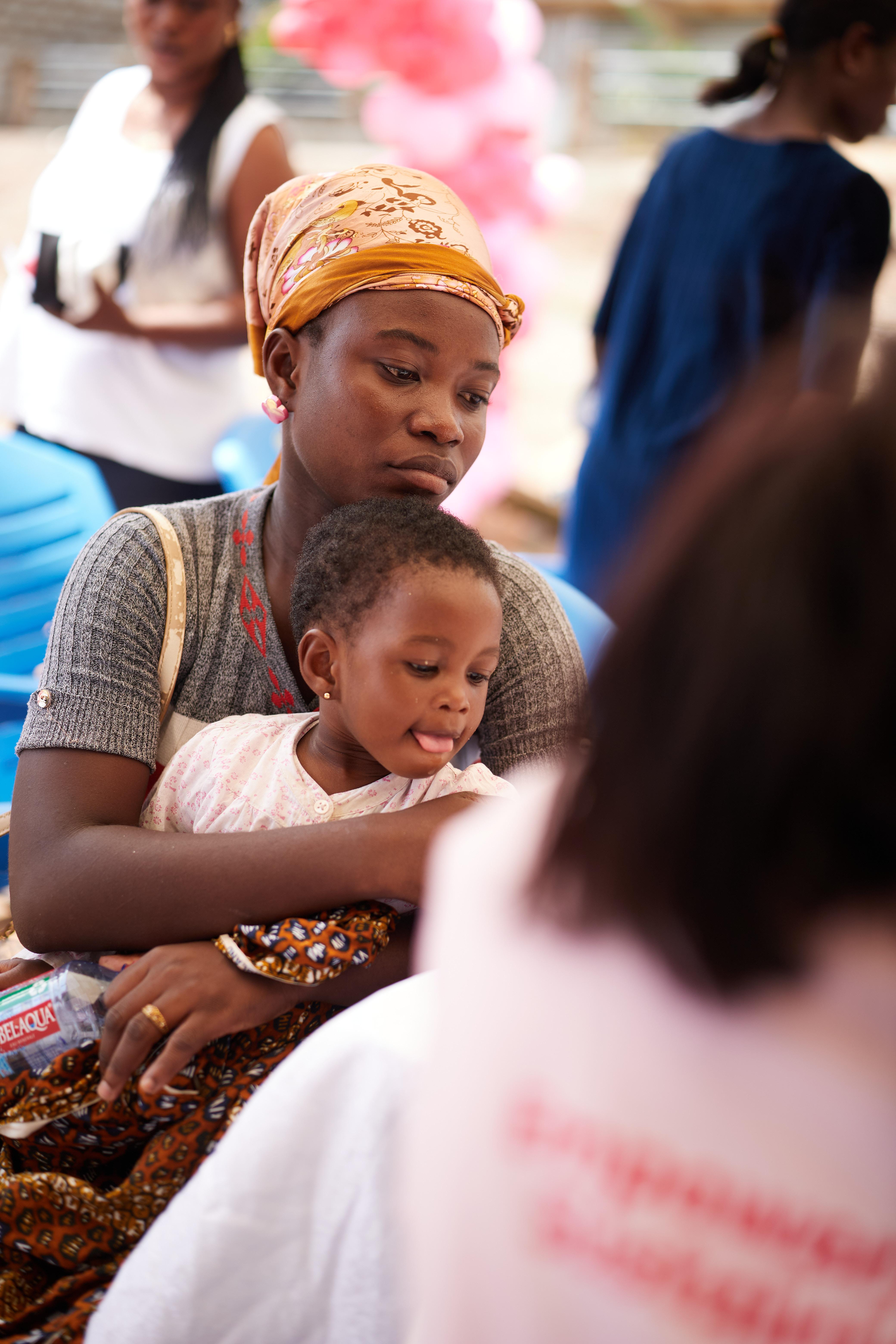 SIGC volunteers working with community members